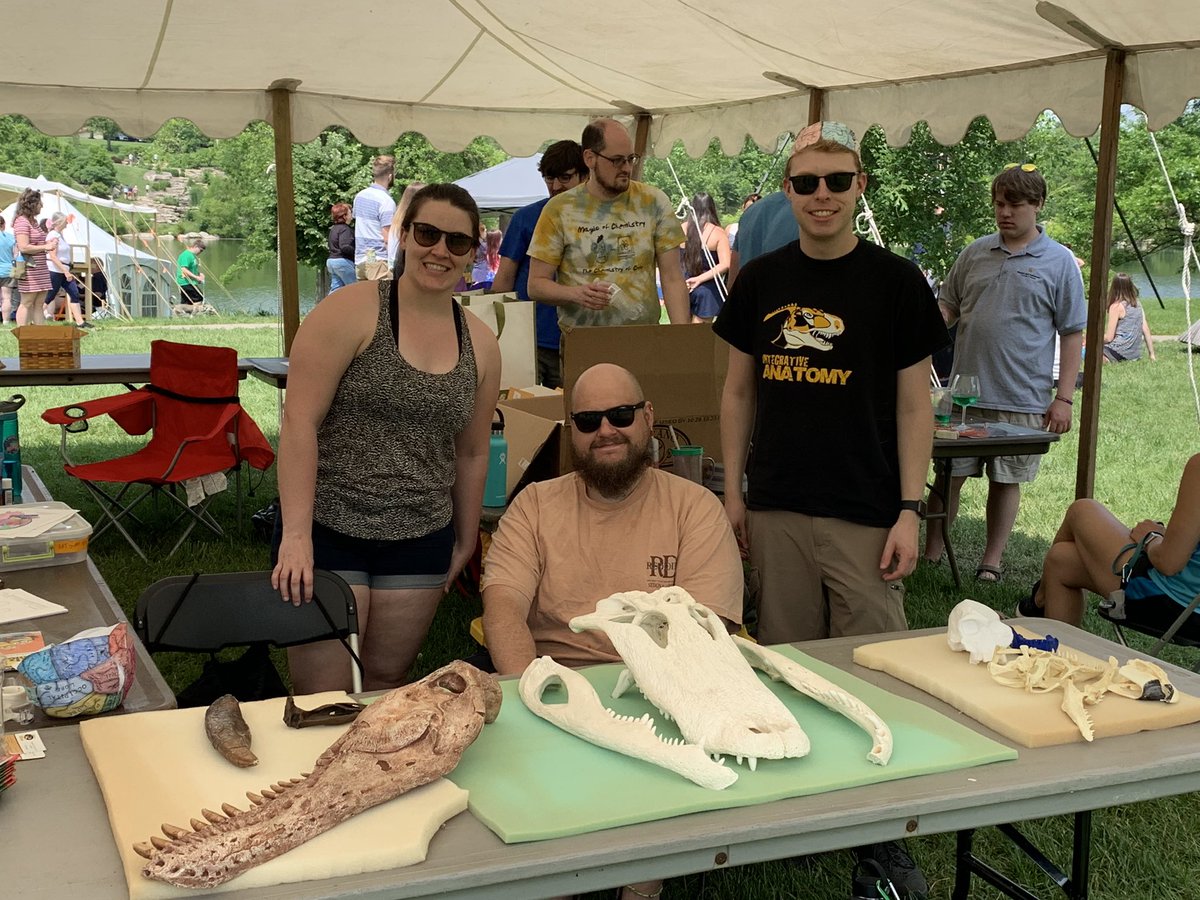 AnatomyGrads's tweet photo. IA PhD students Faye McGechie, Kaleb Sellers, Spiro Sullivan (not pictured), and @Anthro_Austin were out in the science tent at Art in the Park in Columbia this weekend! #science #outreach @AnatomyMizzou https://t.co/ZV5fxJSCCn