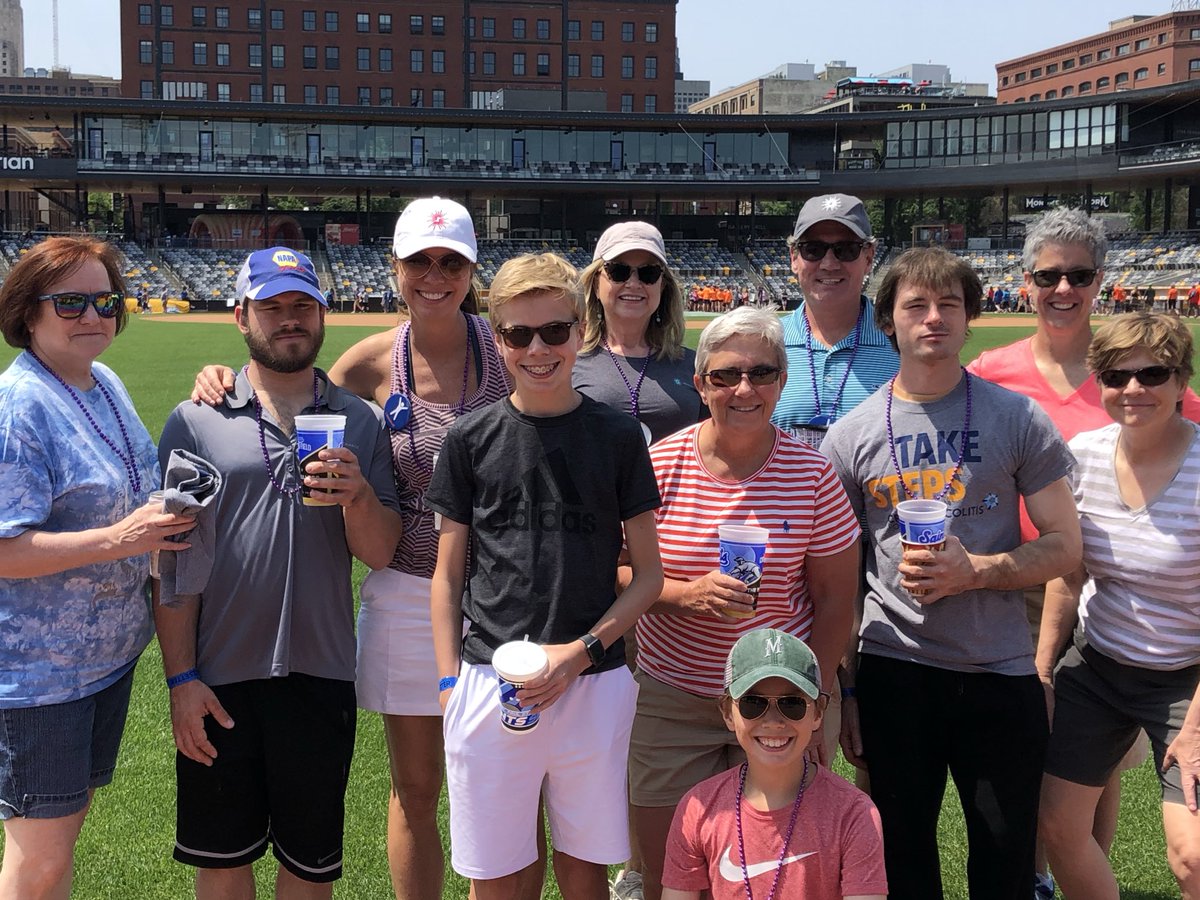 BreuerWendi's tweet photo. Fun morning at the @Crohn’s colitisfoundation Take Steps walk, raising money for a cure. Thank you to team @seachangebuzz for walking with me! #takestepsforcrohnsandcolitis #crohnfighter #crohnssurvivor #lovethisteam ❤️ https://t.co/QIedCi4QAz