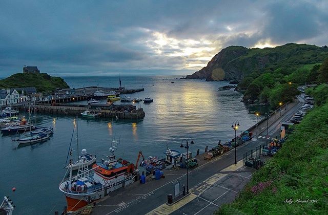 Just before sunrise last Friday. #Ilfracombe #NorthDevon #InDevon #southWestCoastPath pic by @thatsallya
