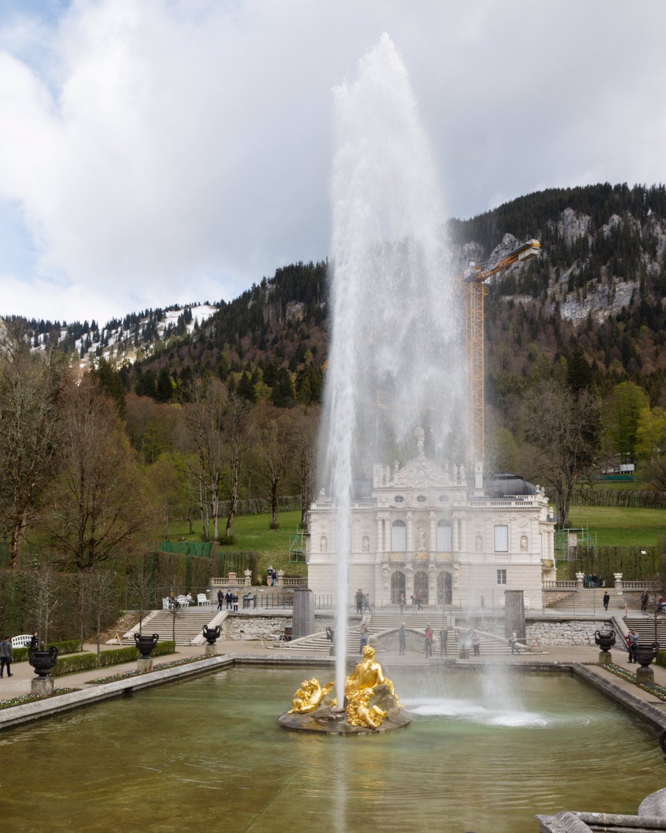 Linderhof Palace, Bavaria, Germany.

#palace #fountain #restoration #crane #mountains #alps #landscape #park #scloßlinderhof #linderhof #linderhofpalace #bavaria #bayern #germany #deutschland #europe #travel #travelphotography #sirotinphoto #mikesirotinphoto

@germanytourism