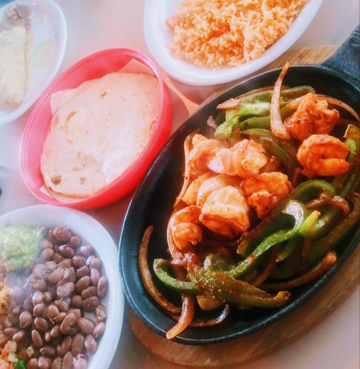 DmitriMatheny's tweet photo. Today’s #OMAD Feast from #SassysKitchen and #LosAgaves (Centralia WA): berry kale smoothie, avocado crackers, shrimp fajitas #Grateful #OneMealADay #CleanFast #ColorfulFeast #TheFrugalFlugel #TheOmadNomad #FastEatRepeat #DelayDontDeny #FeastWithoutFear https://t.co/SLvBjfvpZr