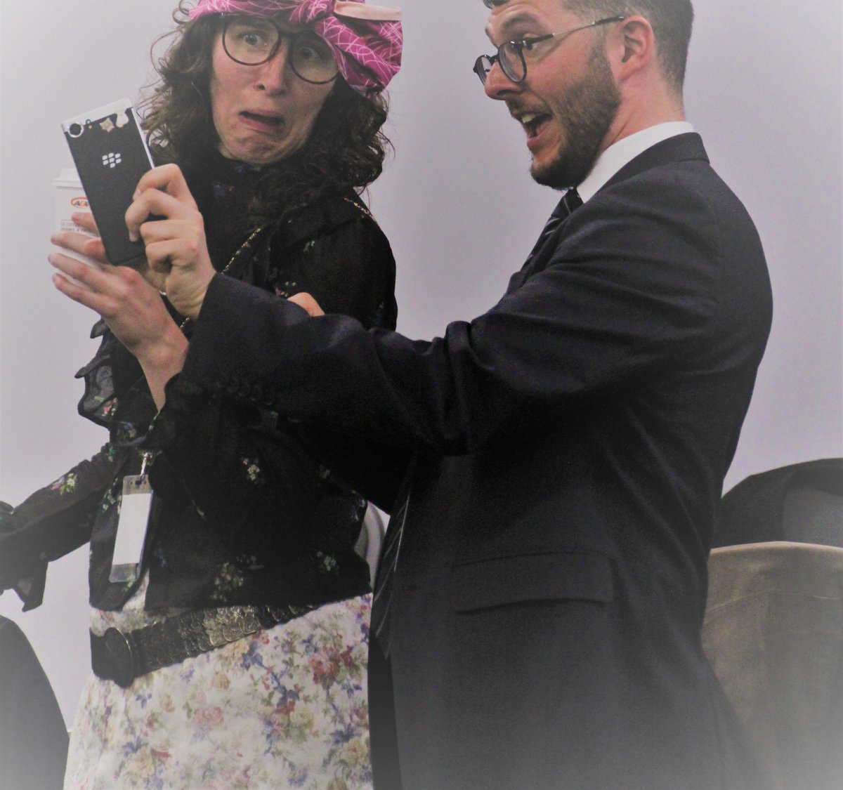 TelegrapheNew's tweet photo. EXCLUSIVITÉ : Tout droit arrivé de la Lune!

La Presse Lunaire @LunaireLa en pleine action de gâchis médiatique. #mb2019 https://t.co/M6NF0RRy2C