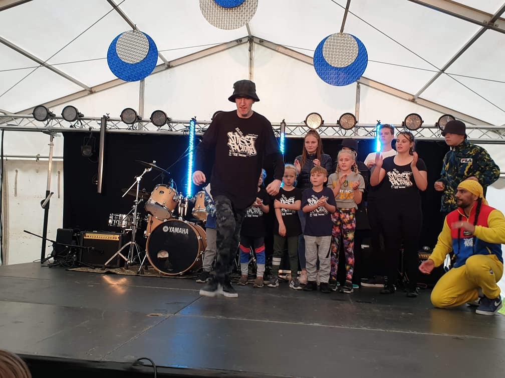 poppinolliev's tweet photo. Great day dancing with the other crew members @stfactorycic for the #freedomfieldsfestival in #plymouth today 💕
#STF #HipHop #incommunity4community #STFFAMILY #Crew #welovedancing #dancerlife #dancer #dancehelpsmyautism #dancesetsmefree #funtimes #makingmemories https://t.co/U66ziixCr9