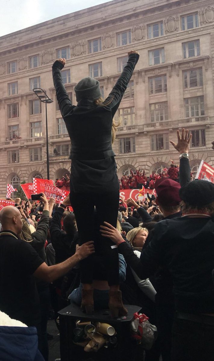 Just witnessed another @ohmeohmy_liv love story. Mrs Klopp cheering her husband on a bin ❤ Credit:ktyliv #lfc #ynwa