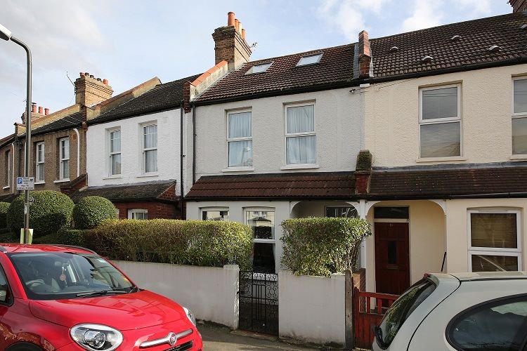 Zoopla's tweet photo. 5 checks to make before using Help to Buy https://t.co/hHGQpYU3fz   #HelptoBuy #FirstTimeBuyers https://t.co/7abSObbww2