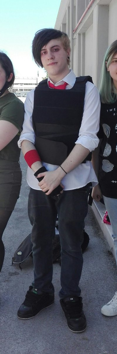 clowns0cks's tweet image. AL #Bgeek HO TROVATO FRANK IERO.