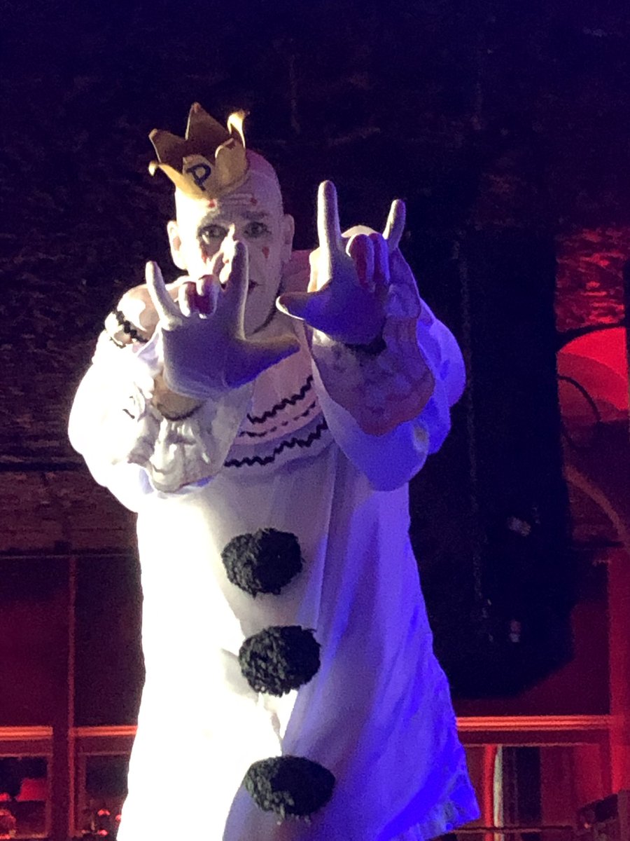 anne19571234's tweet photo. @PuddlesPityP @ShowboxPresents Iโm a better person today for having shared in another Puddles Pity Party yesterday โค๏ธ๐คโค๏ธ #cry #savetheshowbox #lovethisguy #thankscrew #pitypalsrock https://t.co/v21unccF7D