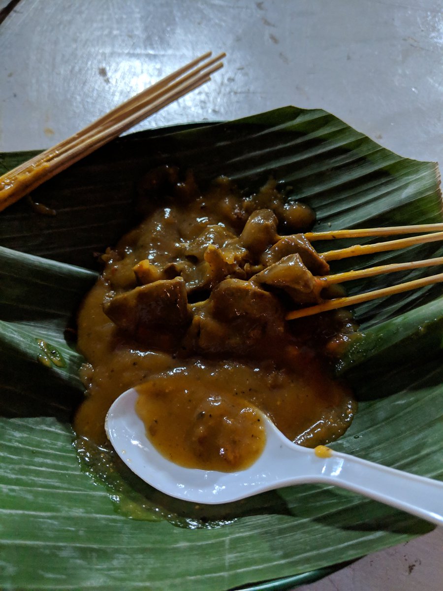 Biar lebih semangat puasanya,sahur pake sate Padang!!!