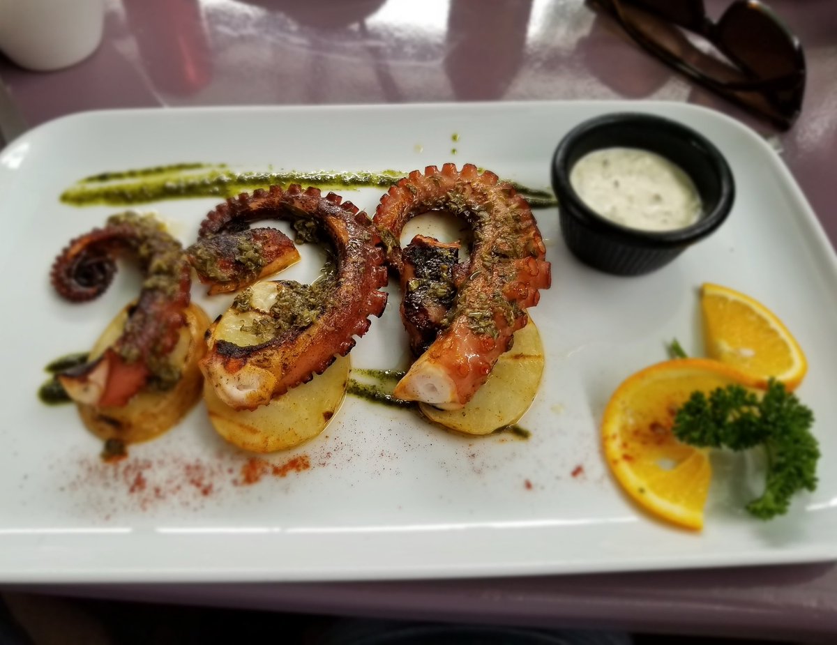 betomoralesfm's tweet photo. Pulpo a la leña ... provechito! 😋
#comidamexicana #puertovallarta #provecho https://t.co/1pDmYj1zeo