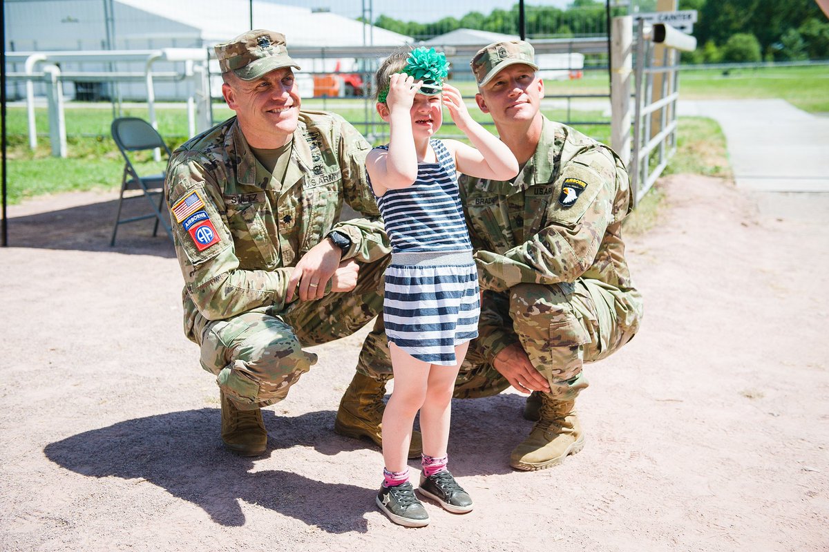 USArmyEURAF's tweet photo. #Partnerships: A #DDay75 thank you to the town of #Carentan 🇫🇷, and to the Mayor Jean-Pierre L'Honneur, for hosting our service members in their town #Allied2Win #ArmyTeam @USEmbassyFrance @USAmbFrance @82ndABNDiv @101stAASLTDIV @USArmy https://t.co/8iqtGjzXve