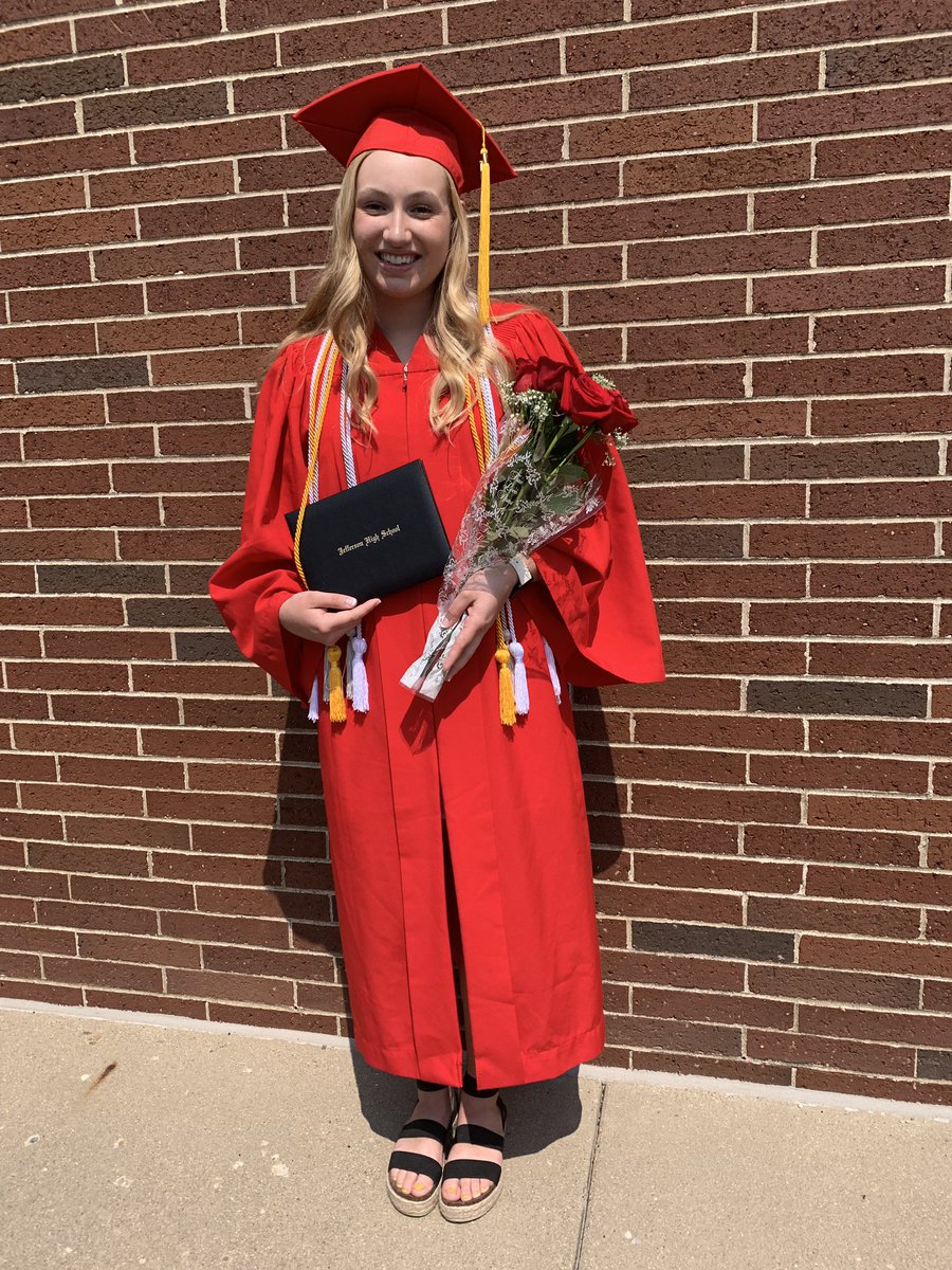 TriciaSeef's tweet photo. It’s official! 
❤️🖤👩🏼‍🎓 https://t.co/tCfgp8tmFF