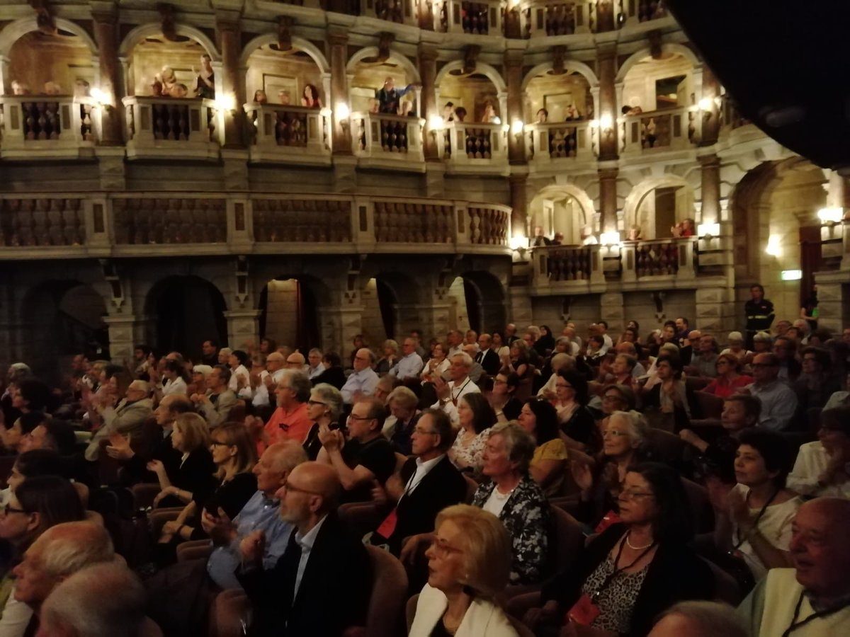 #mantovachamber #tramesonore  chiude alla grande la settima edizione, standing ovation per il concerto di chiusura al Bibiena con Alexander Lonquich e <a href="/Ocmantova/">Oficina Ocm</a>