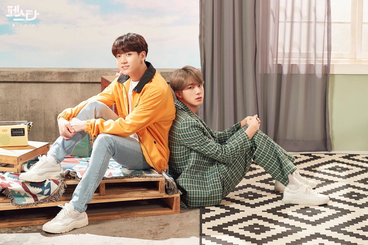 alyyanurr's tweet photo. #2019BTSFESTA
So adorable..golden hyung and golden maknae 
💜
@bts_bighit @BTS_twt https://t.co/T7qQHDR4sH