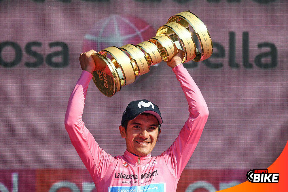 ESPNCiclismo's tweet photo. #GIROxESPN Las mejores imágenes de un domingo que quedará siempre en la historia del deporte ecuatoriano y del ciclismo sudamericano. Richie lo hizo posible. Carapaz es el campeón del Giro de Italia 2019. 💪💛💙❤ https://t.co/RyVnXEEtlb