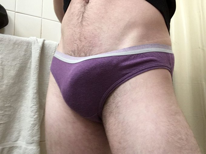 Actually stole this pair from a friend like a perv https://t.co/KVHEQ6FNGA