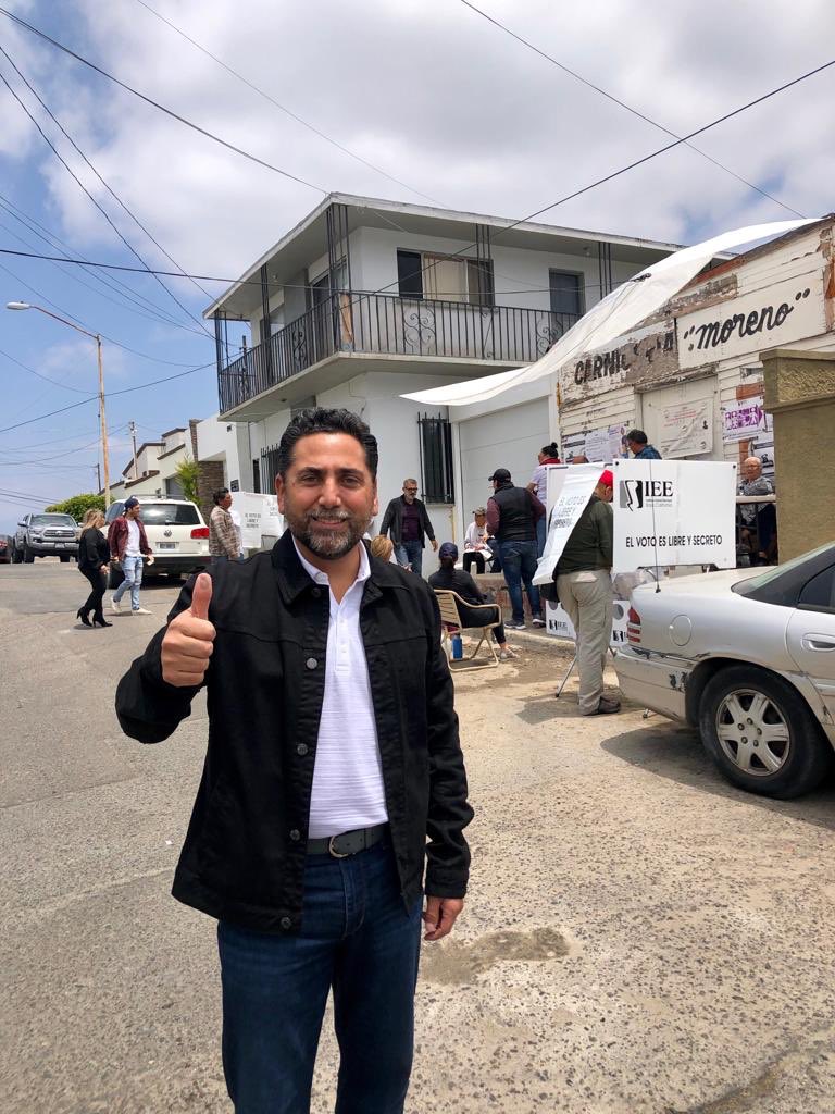 MarcoCoronaBC's tweet photo. Hoy ejercemos nuestro derecho a participar en esta jornada electoral. Que hoy, gane la democracia.
¡Excelente domingo a todos! https://t.co/kyhdgyNBRU