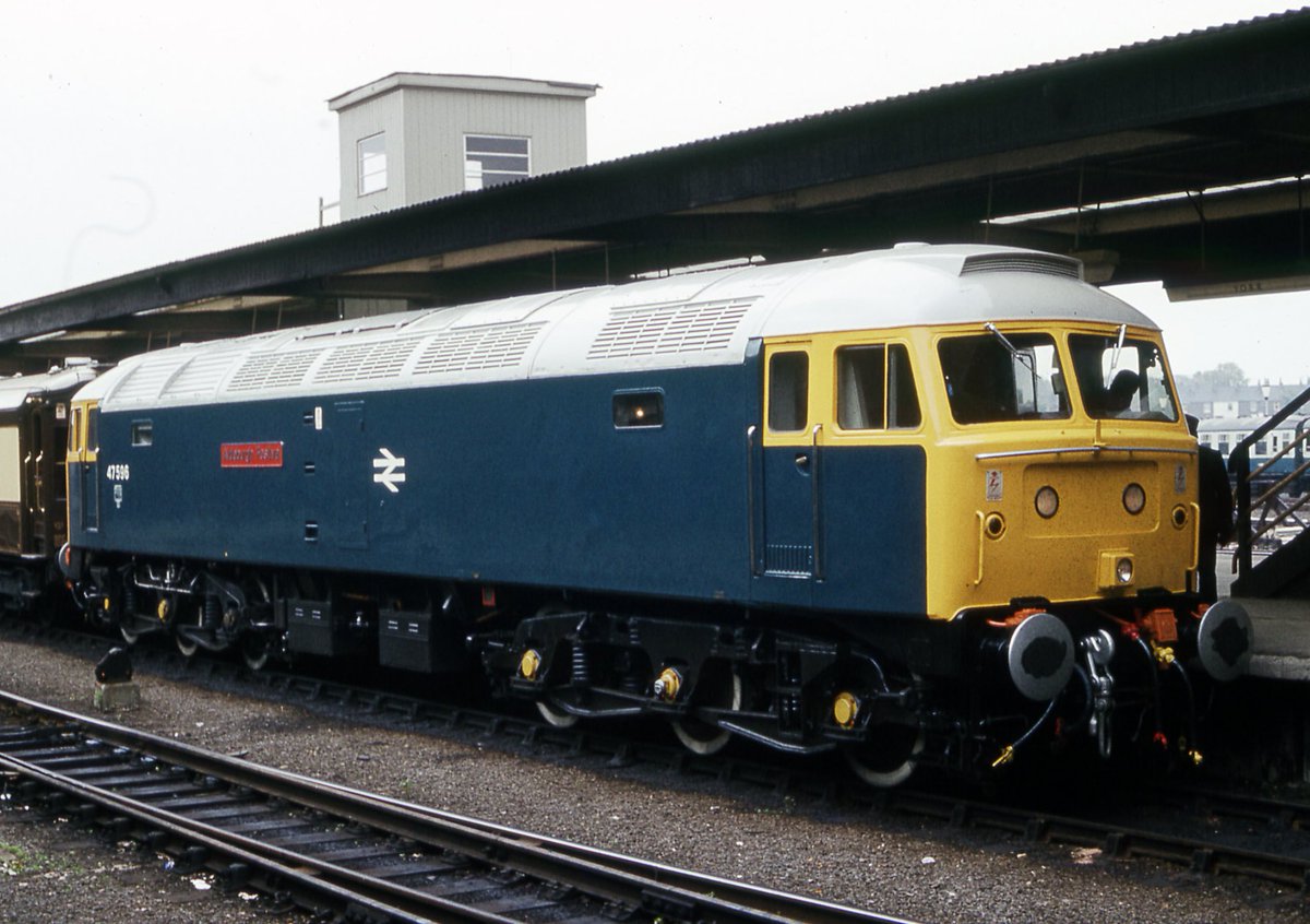_doublearrow's tweet photo. Plus only a handful of the SF silvertops actually were silver, many of them were #RailGrey; this is 47596 Aldeburgh Festival at York, June 1984 (some more authentic #RailBlue on display here by the way)
https://t.co/WoAA6mATQJ https://t.co/BCNGTC5Obm