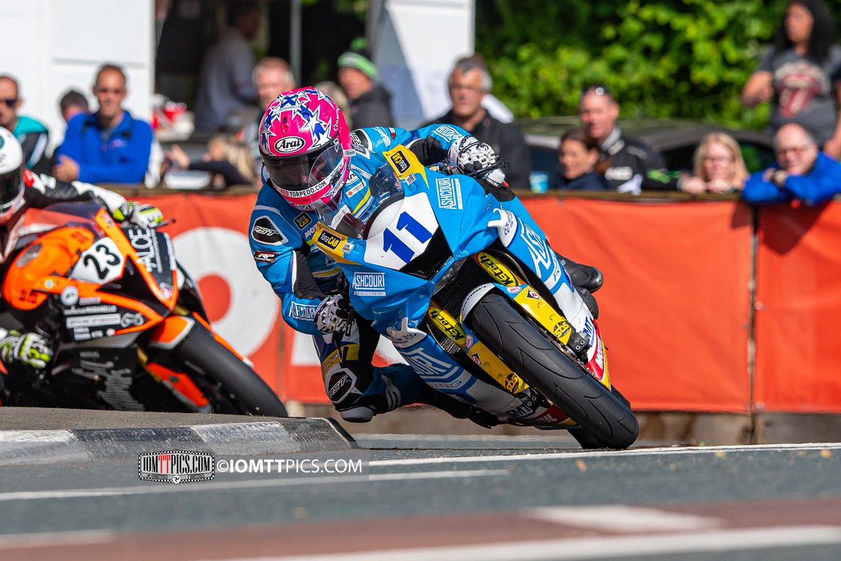 iomTTpics tweet media