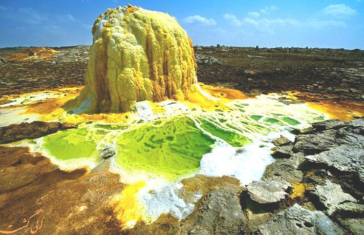 TodoDeMiedo's tweet photo. El verdadero infierno terrenal es el desierto de Danakil, en Etiopía. Uno de los lugares más calientes. Casi sin oxígeno, comprende largos tramos donde el piso se ha fundido dando lugar a lagos de azufre y aceite. Saturado de gases venenosos es zona de gran actividad volcánica. https://t.co/He8fjVnK6A