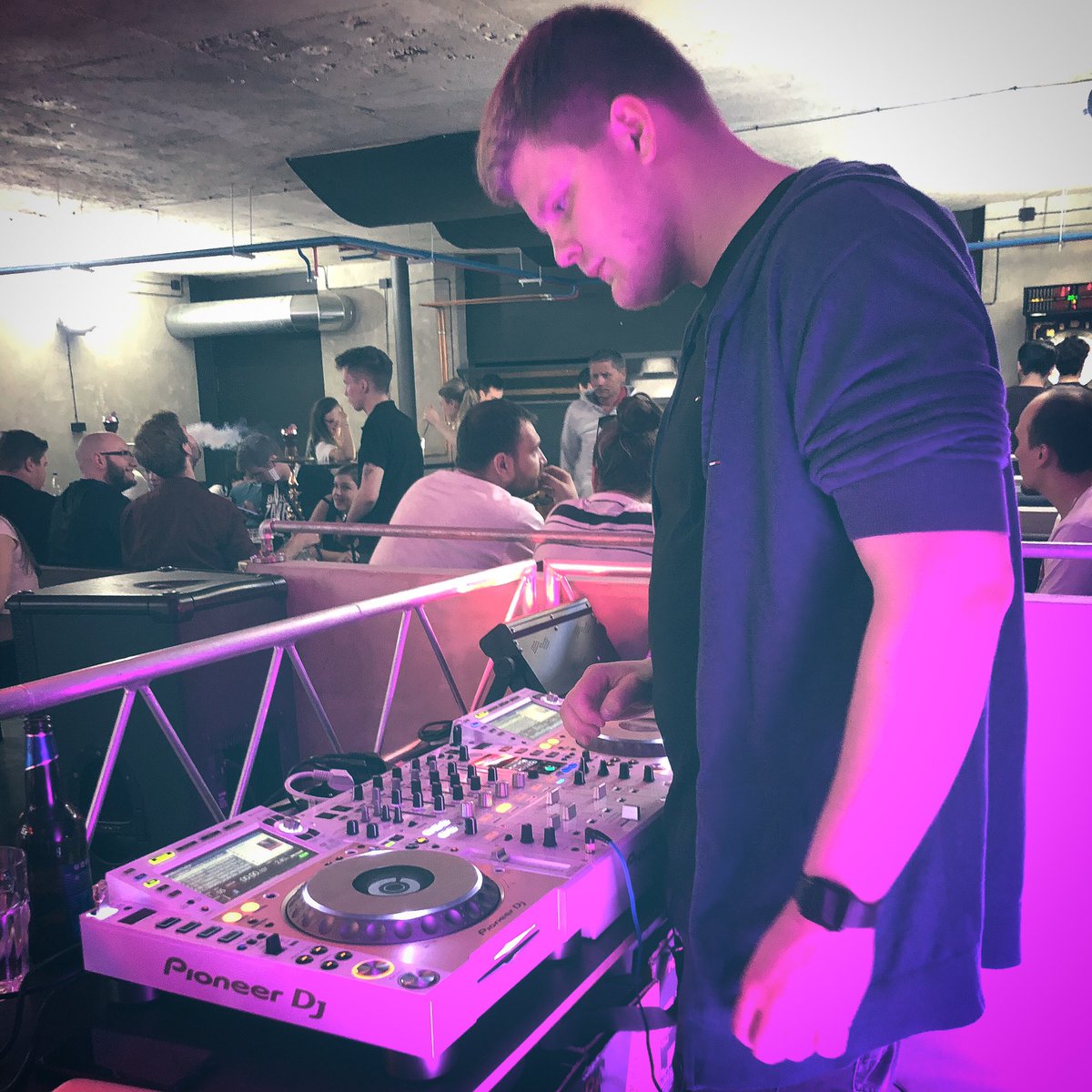 dj_dannight's tweet photo. Afterparty Hookahfest Prague #dymkynakopci #Hookah #hookahfestival #housemusic #deephouse #deephousemusic #pioneerdj #afterparty #prague https://t.co/JWdQjeLumQ