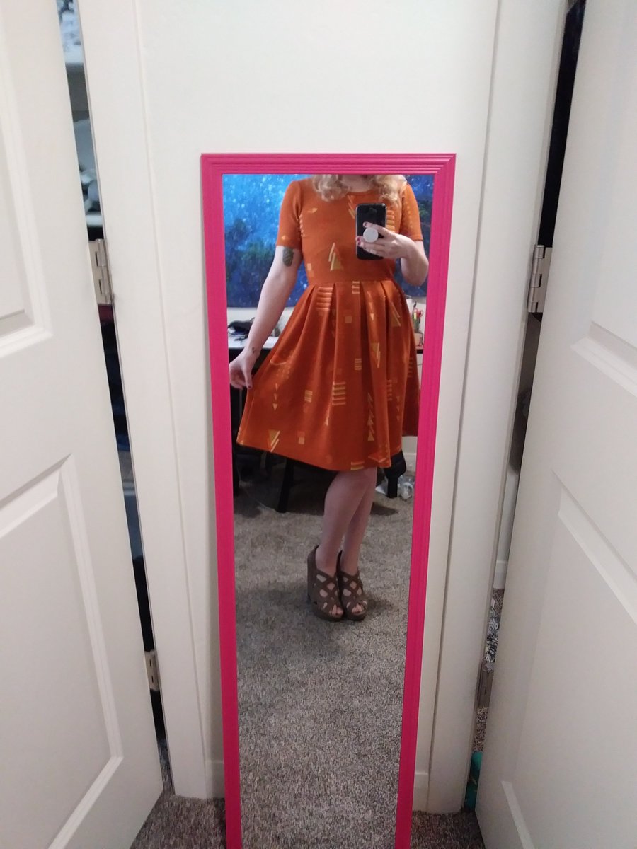 The fast fashion industry is awful for the planet. Did y& #39;all know that 2700 liters of water go into making ONE cotton shirt? Yikes. I buy only second hand now and I am starting a thread to show my second hand outfits! Anyone who has second hand outfits are welcome to join.