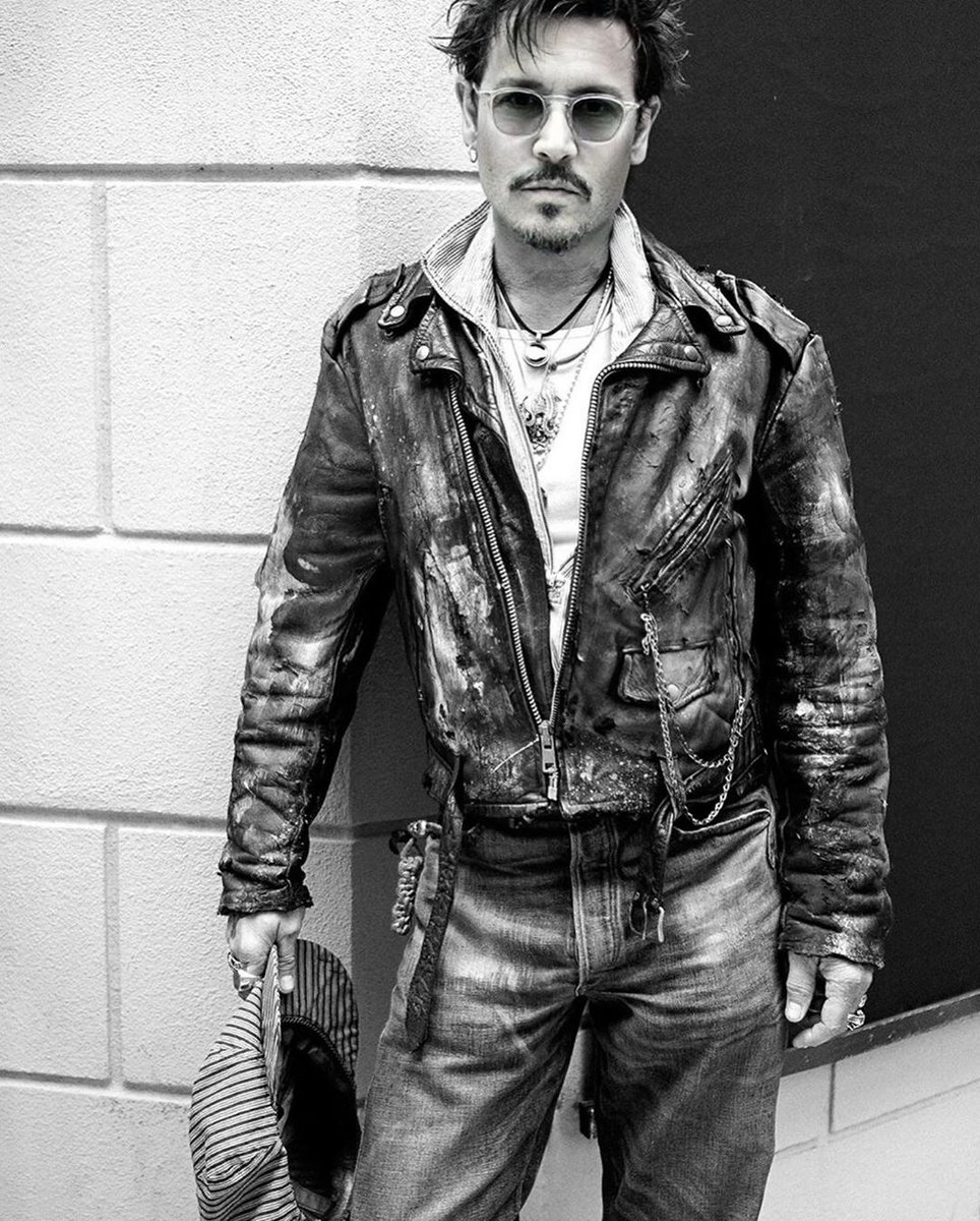 джонни депп в кожаной куртке. джонни депп. джонни депп. джонни депп. моди джонни депп.