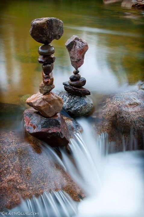 muse_cello's tweet photo. Équilibre impassible des sculptures de pierres 
~ chute d’une goutte d’eau 

Cello Muse

#lesmotsdecello #haïku #gravityblue

[ Gravity Blue / artiste Michael Grab ] https://t.co/gtI0s8YBj7