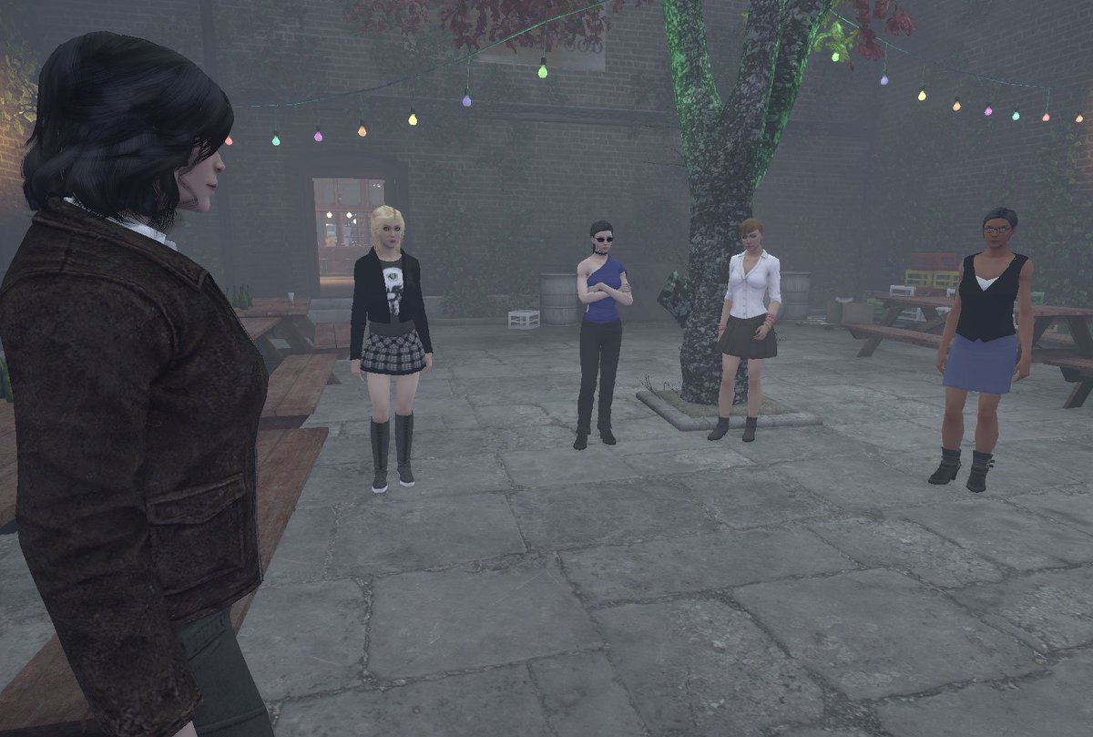 CerbSol's tweet photo. ((Cerberus Final All-Hands.  From left to right:  JV again; Sara 'Numerati' Daniels, Jasmine 'Aryong' Lei, the HG waitress, Tara again.  

@ankhani @AryongLei_HK https://t.co/zOEU9YTom8