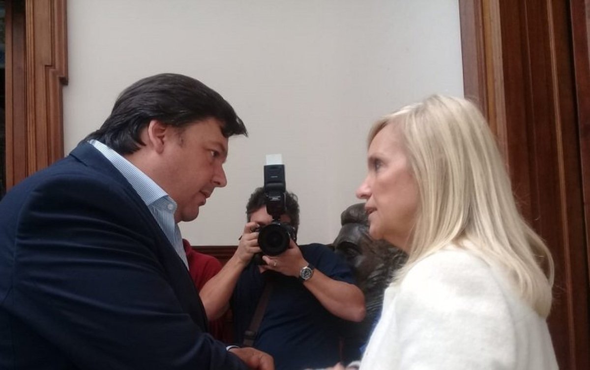 blancas_uy's tweet photo. El Partido de la Concertación se presentó con la lista 3002 encabezada por el presidente del partido Julio Herrera.

La coalición surgió para disputarle al Frente Amplio la Intendencia a Montevideo en las elecciones departamentales.
#PartidoNacional https://t.co/gzMqlIVmqP