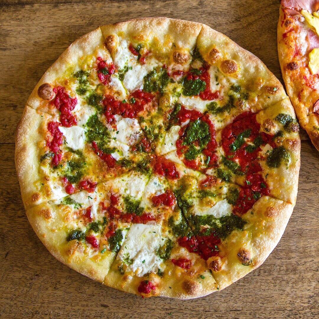 A slice of @HOTLIPSpizza never disappoints 👍🏻🍕 especially when they use #ShepherdGrain #sustainable #flour!