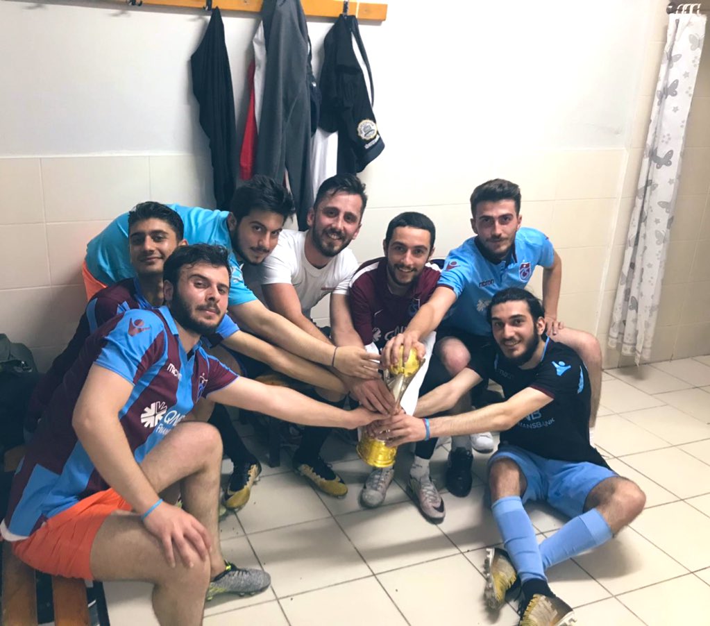 ŞAMPİYON ATLETİCO VİRA 🏆

8 takımın katıldığı Gökhan Kılıç Futbol Turnuvasında kupayı kazanan ekip belli oldu. Final müsabakasında Vira Of ile karşılaşan Atletico Vira, sahadan 6-4'lük galibiyetle mutlu sona ulaşan ekip oldu. 
Tebrikler <a href="/AtleticoVira/">Atlético Vira</a> 👏🏻