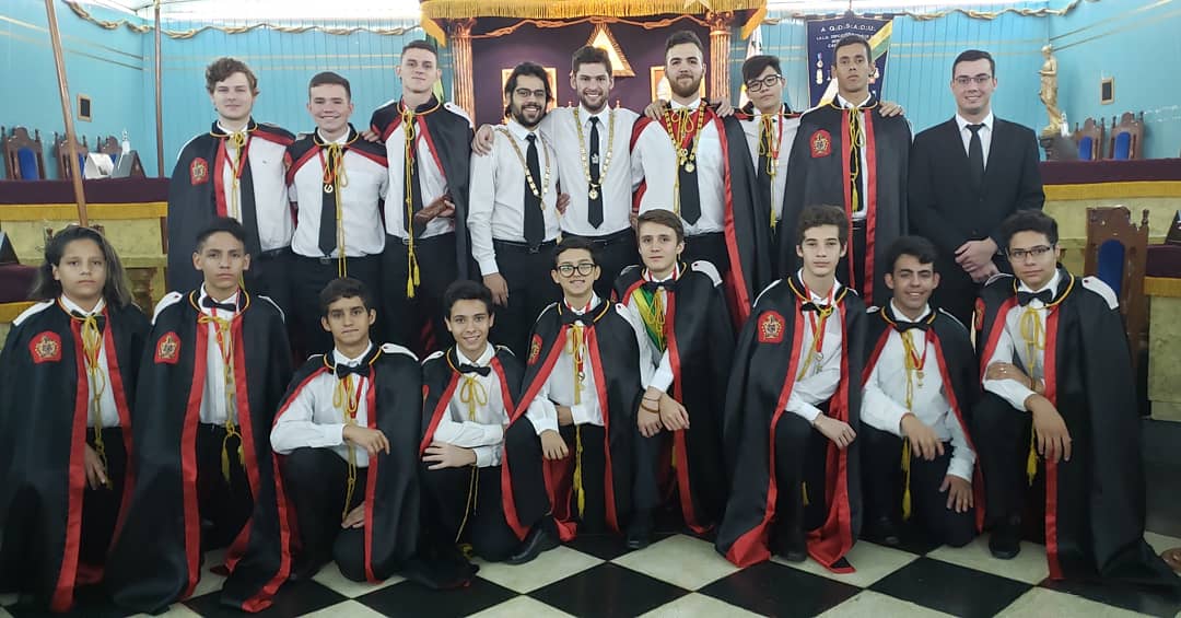 tiosergioluiz's tweet photo. Ontem visitei o Capítulo DeMolay Dois de Abril N.390 e sai muito feliz de ver que as virtudes mais caras de nossa Ordem estão cada dia mais sólidas na nossa juventude.  #DeMolay #SCODB https://t.co/5aB9BFbmIe