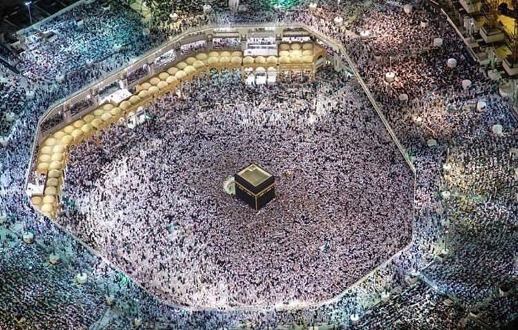ciiiv01's tweet photo. #ختمه_الحرم

منظر مُهيب💛. 
﴿ياليتني كنتُ معهم فأفوزَ فوزًا عظيمًا﴾ https://t.co/jfIEl019NM