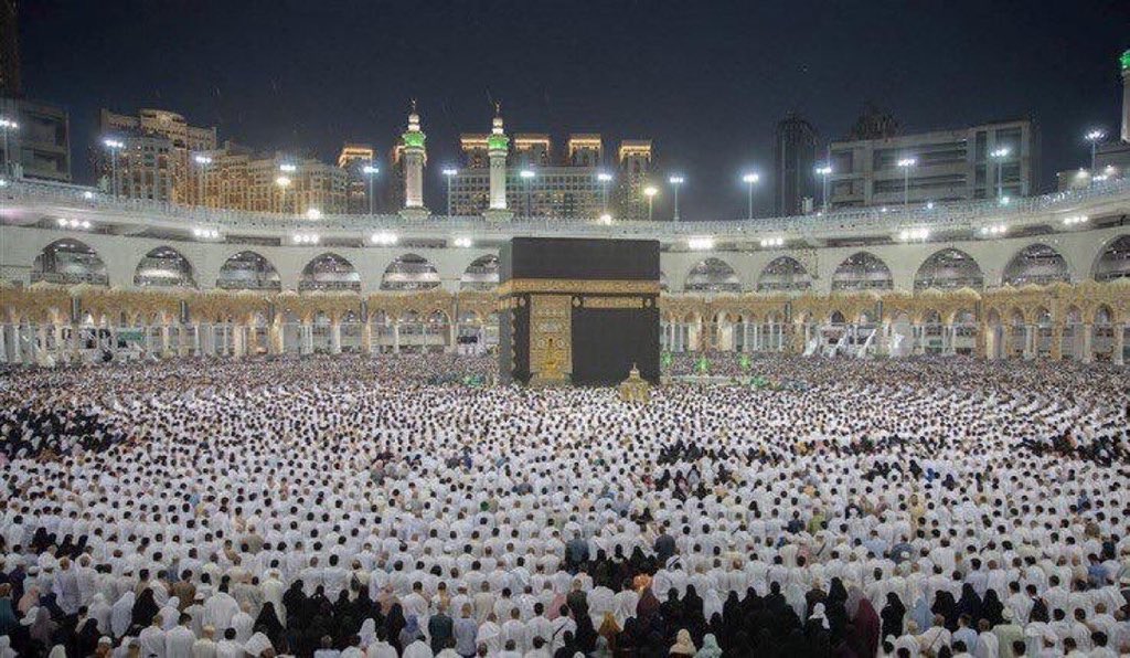 ciiiv01's tweet photo. #ختمه_الحرم

منظر مُهيب💛. 
﴿ياليتني كنتُ معهم فأفوزَ فوزًا عظيمًا﴾ https://t.co/jfIEl019NM