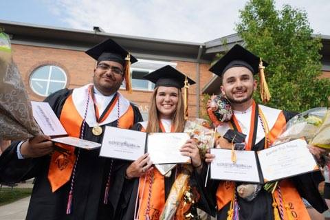 UxbHSPrincipal's tweet photo. A great day for @Uxbridge2019 graduation. Got through without dusting up - a special group of Spartans! @DrFrankTiano #spartanpride @UHS_Spartans https://t.co/zswerJSIRP