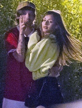 lwtlovesus's tweet photo. She looks....different(no hate she just does to me and also what is this picture lolol) https://t.co/GArq9lsQOO