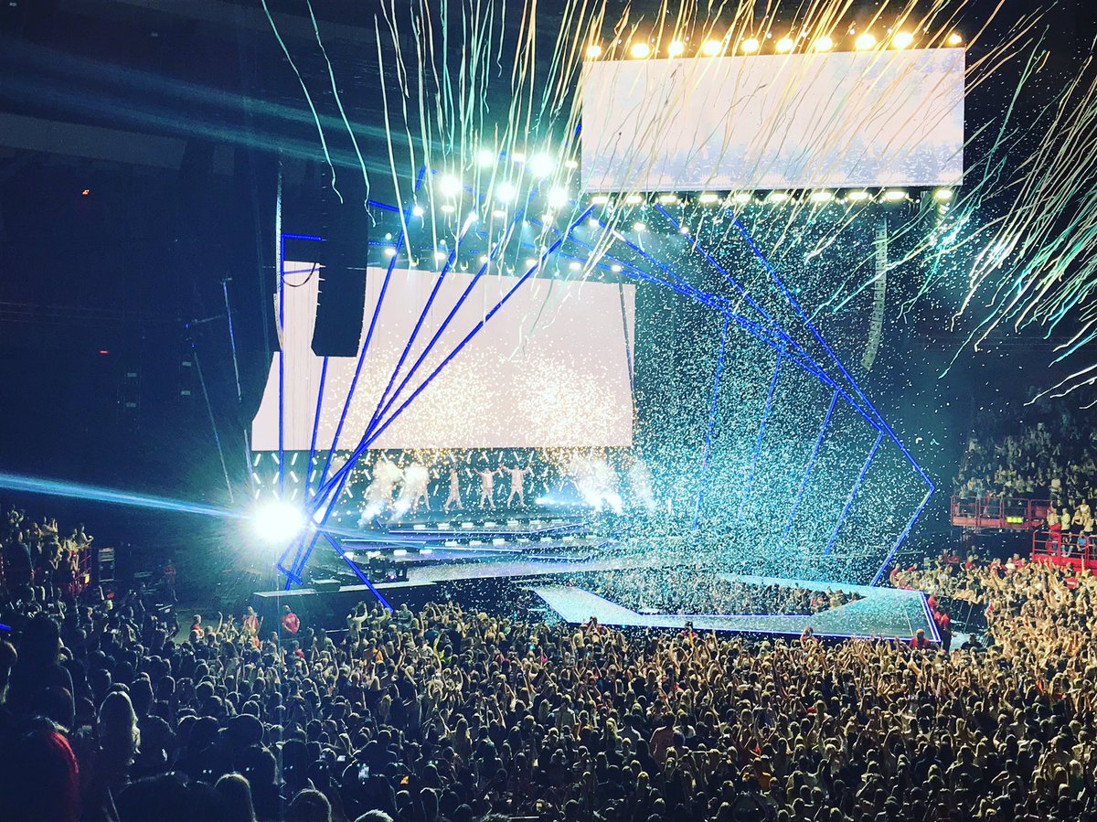 vwpuz's tweet photo. ...BANG... it’s over 😭😭😭 Thank you for 3 magic shows @backstreetboys ❤️ Come back soon 🙏🏻 #bsbsto #bsbnor #bsbgot #DNAWorldTour https://t.co/qPuQmtXluc