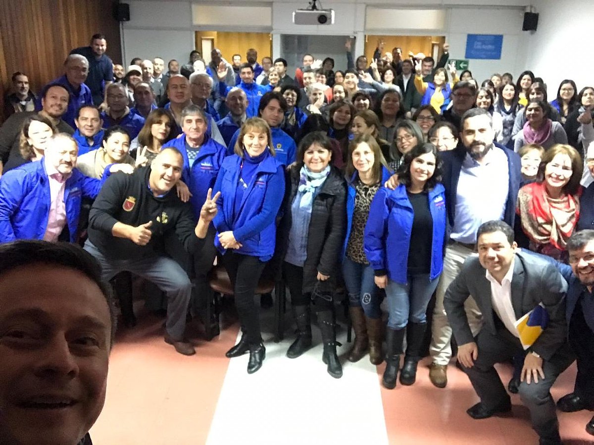 alvaroortizv's tweet photo. Con tod@s l@s funcionari@s del Daem #Concepción luego de dar la noticia que no habrá despidos de funcionarios producto del proceso de desmunicipalización. Aseguramos estabilidad laboral con distintas medidas de acuerdo a la situación de cada uno en acuerdo con sus dirigentes. https://t.co/8v7ouOYbsk