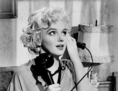 Marilyn Monroe in "Some Like It Hot" (1959) 🤩
#MarilynMonroe #VintageBeauties #Vintage #Sexy #Photography #Retro #youtubedown