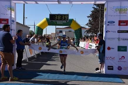 🥇 Victoria 🥇 de Esther en Argamasilla de Alba! Buena forma de encarar la importante cita del sábado en Tudela. Además, <a href="/RamonaMateos/">RAMONA TRUJILLO MATE</a> fue tercera, Andrés gana en su categoría y <a href="/alfonso_navarro/">Alfonso Navarro Ruiz</a>, Isra y <a href="/cccr_santi/">SANTIAGO</a> suben al podio en las suyas. Por conjuntos, mejor equipo mixto 💪