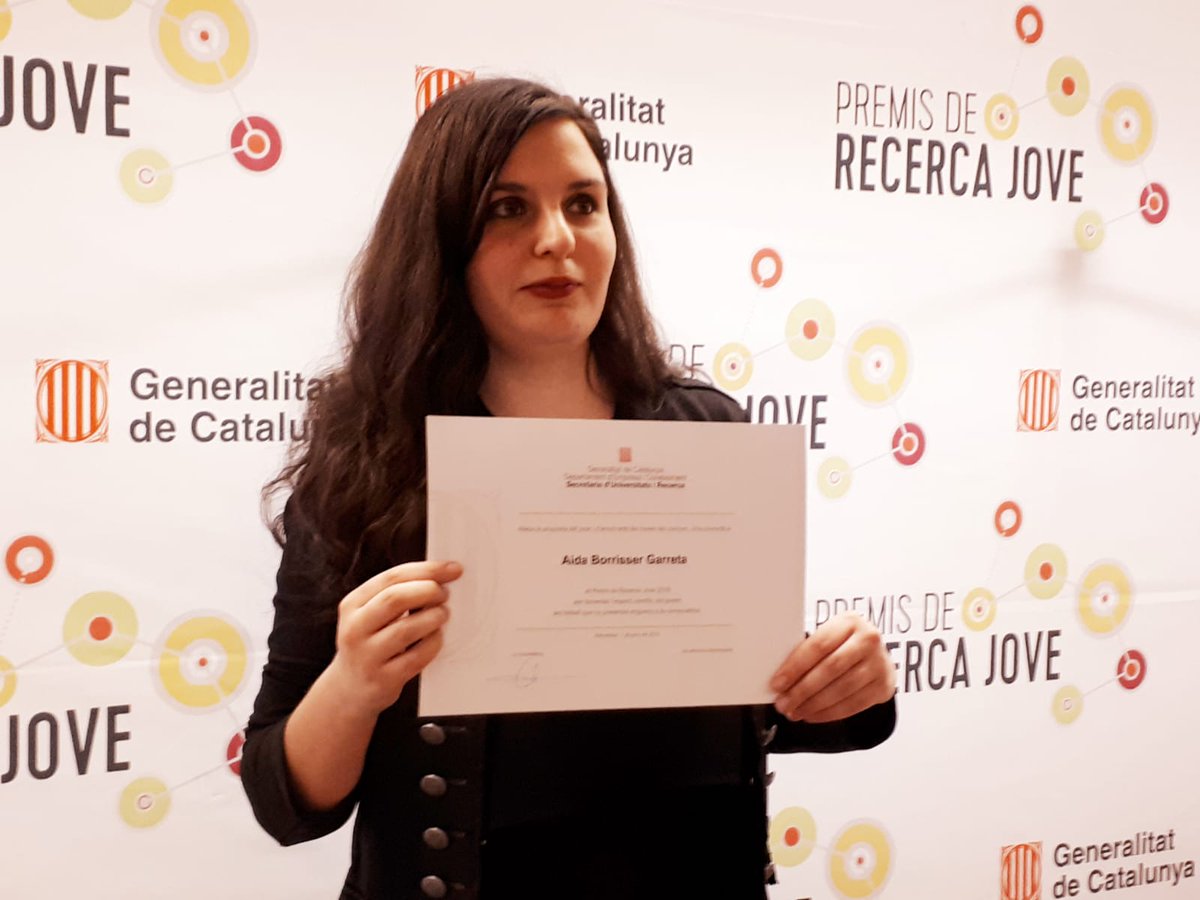 INSLAGARROTXA's tweet photo. Felicitem a l'Aida Borrisser que ha rebut un dels Premis Recerca Jove pel seu projecte de final de CFGS de Patronatge. A.B.G. és el títol del seu treball sobre roba alternativa 100% personalitzada. Enhorabona també a les tutores #prj18 #MICINSLAGARROTXA https://t.co/sbKVfFTu53