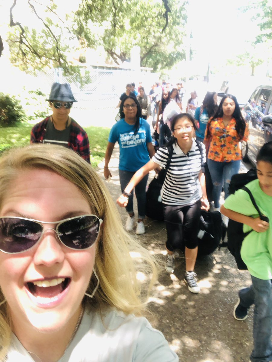GearUp_MillerMS's tweet photo. We’re here!!!!!!!! UT Gear Up for College Summer Camp!!!! 🐂🐍♥️🤗#strikeasone @duvall58 @GEARUP_GN_2023 @UTAustin https://t.co/D1qX4K6J16