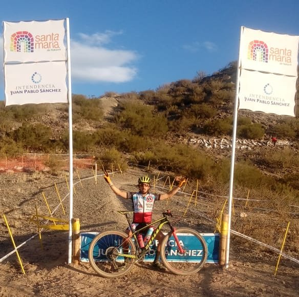 GomezMarcela80's tweet photo. Felicitaciones Darío "Hilacha" Guzmán Ziade por la performance de este fin de semana en Santa María, provincia de Catamarca. Logró el segundo puesto, a pesar del calor en las zonas de 1900 mts de altura, manteniendo el primer puesto en el campeonato nacional. 🏆👏💪
#DeportesTDF https://t.co/Jt2CMNzBdY