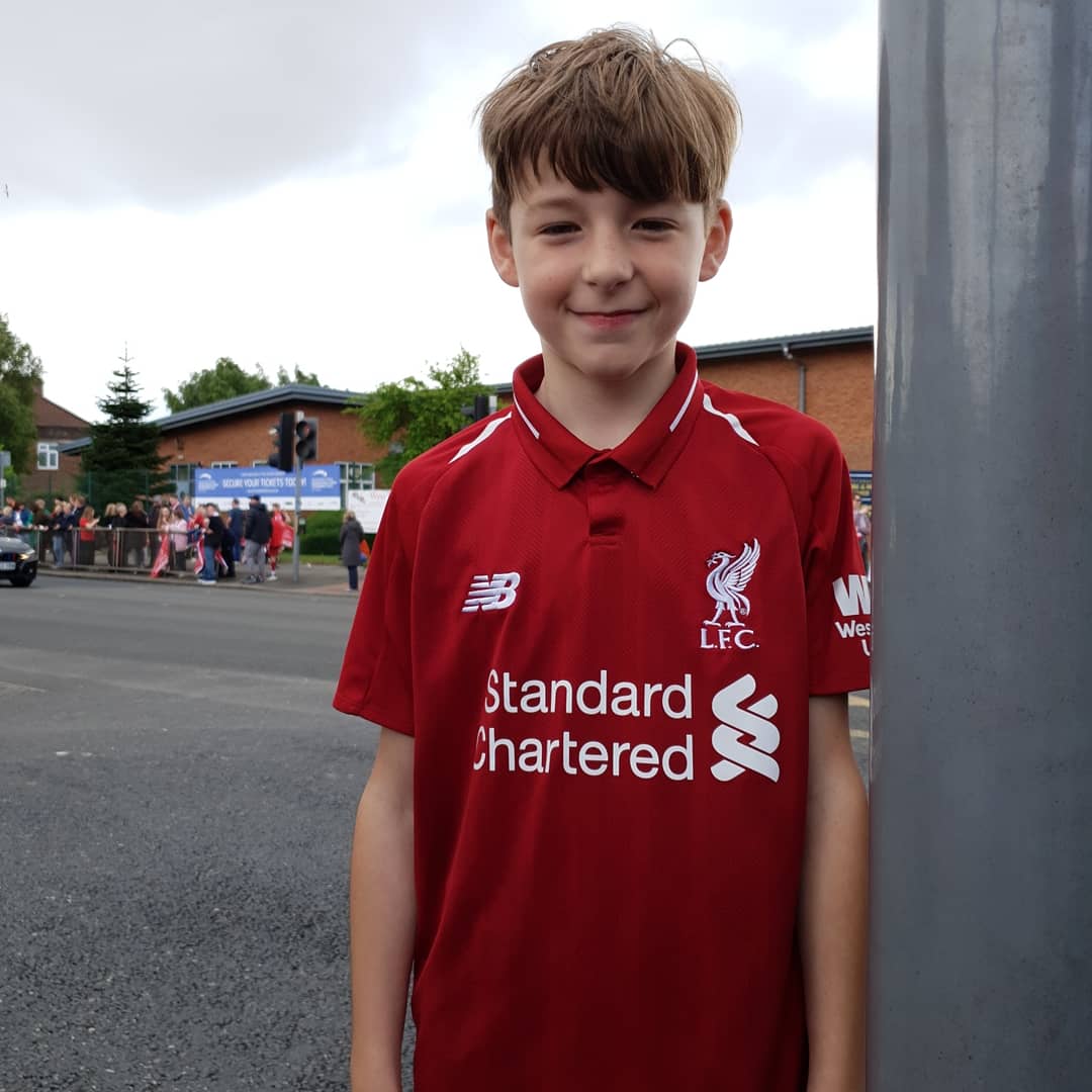 joent78's tweet photo. @BlackmoorParkJS Zach enjoying the parade 😀🏆🏆🏆🏆🏆🏆 https://t.co/lWAQ72DOLF