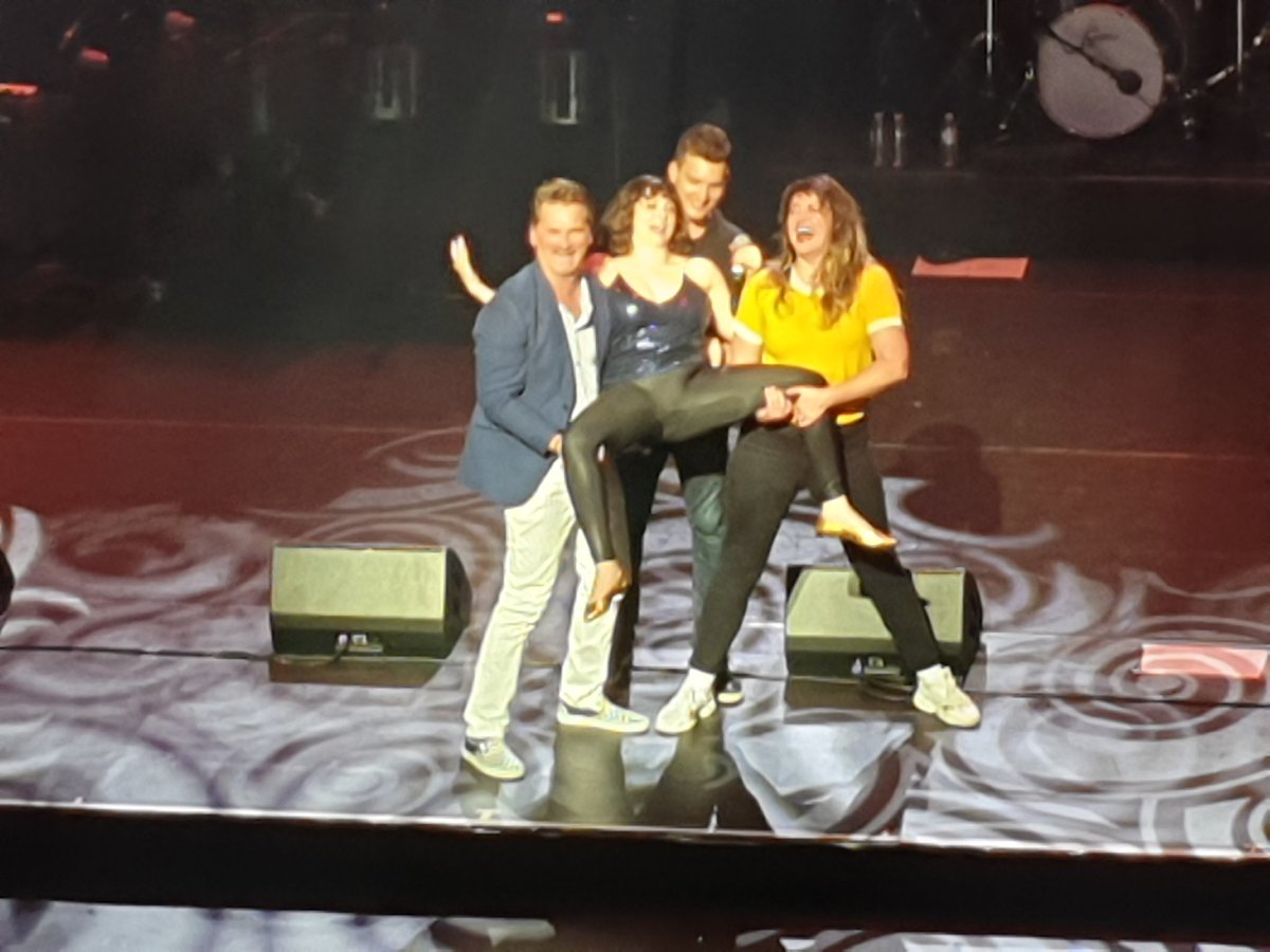 amylouise593's tweet photo. Well Shit. Words cannot describe just how incredible @Racheldoesstuff 's show was tonight. Literally the best thing I have ever experienced. So much talent on that stage and I didn't ever want the show to end. 😭😭😭😭🙃🙃🙃 #PleaseComeBackAgain. https://t.co/DMF9EI4mZ9