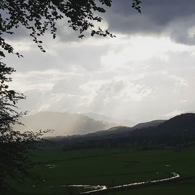 Some sun in between the showers. I'll take it.
#scotland #scottishrunning #trailrunning #trailrunningviews #crieff10k #crieff #running instagram.com/p/ByON6uHpvUS/
