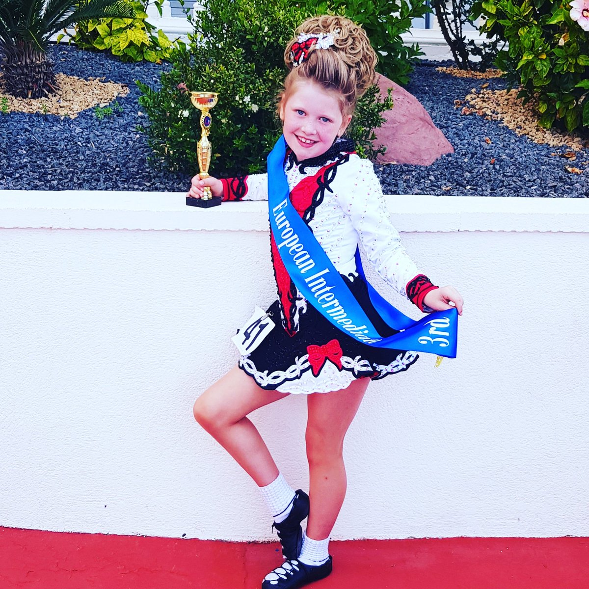 kerrylu82's tweet photo. Super proud of this little lady 🍀 3rd place 🏆🥉at the European Irish Dance Championships in Spain @Y4_STM @STM_Hull. 
Thank You @oconnoracademy 😊 #oconnoracademyhull #teamoconnor #irishdance #stm #memoriestolastalifetime https://t.co/UkWRbt4kXk