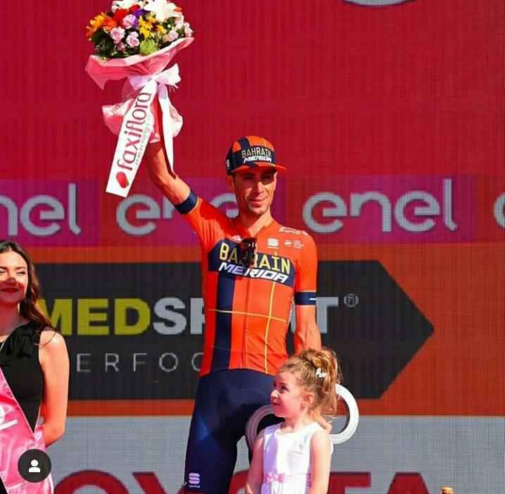 Você é grande, você é forte, você é tenaz. Um verdadeiro vencedor!
Grazie mille @vincenzonibali ❤❤

#giro102 #squalodellostretto