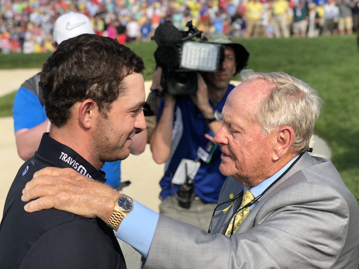 DMaetzMedia's tweet photo. Patrick Cantlay, a former @JackNicklaus award winner as the college player of the year, wins the 2019 @MemorialGolf and gets the coveted handshake from Mr. Nicklaus. https://t.co/QpQcjopVWp
