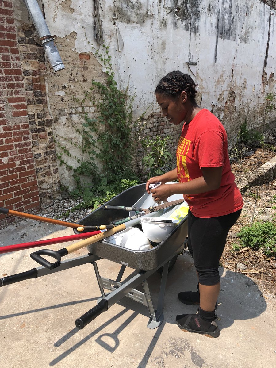 RebuildTuskegee's tweet photo. Today we got down and dirty but still had a good time rebuilding our community. If you have time next Sunday, come out and join us! It is up to us to fix our own community! #OnePropertyAtATime #LetsRebuildTuskegee #WorkHardPlayHard #ThatsTheTuskegeeWay #BallAndParlay #LearnByDoin https://t.co/YjVkTzhTxf